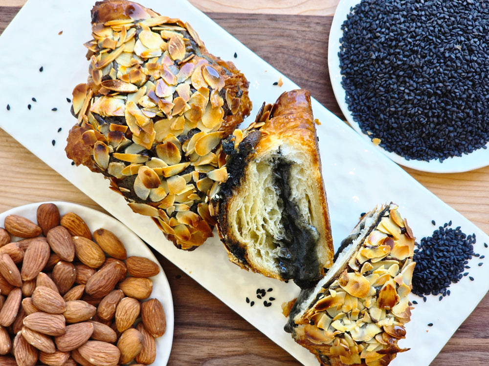 Croissants aux amandes sésame noir