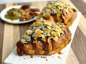 Croissant aux amandes, hojicha & abricot